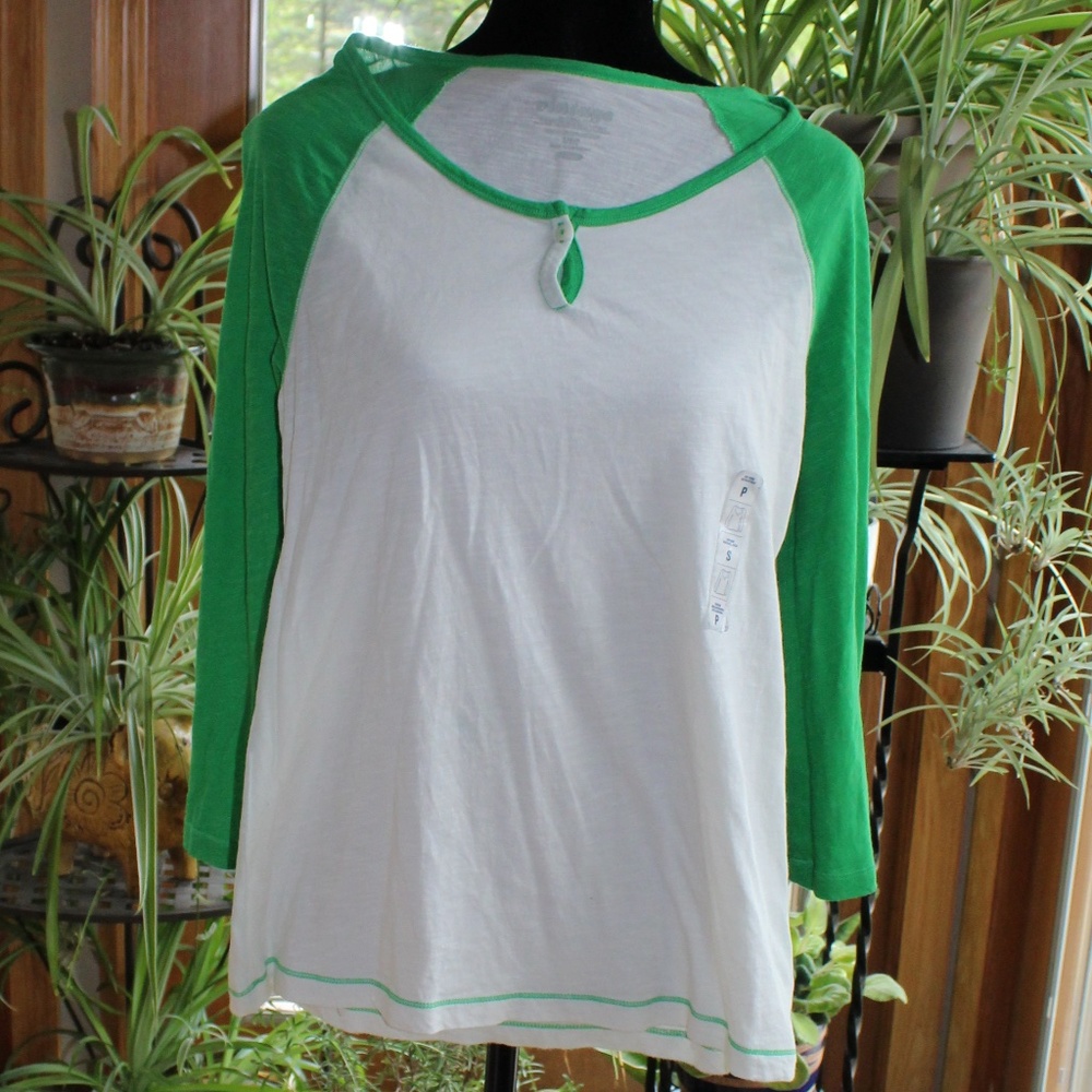 Vintage Baseball T-shirt Old Navy  NWT. Size Small